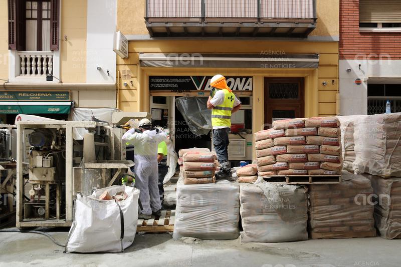 Comerciants afectats per l’esvoranc de l'L9 reclamen que l’asseguradora comparegui i garanteixi compensacions