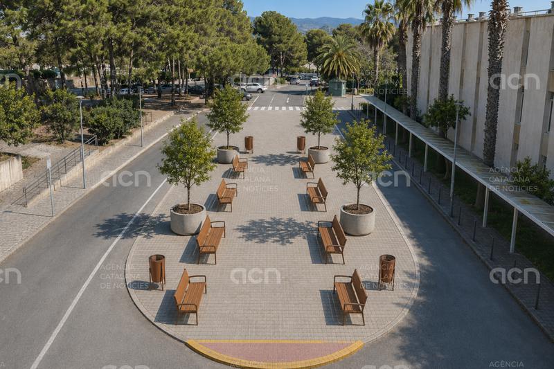 Eliminen l'aparcament de l'accés principal a l'Hospital Sant Camil de Sant Pere de Ribes per crear una zona de descans