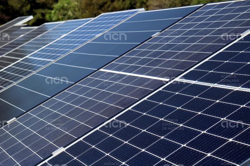 Terrassa impulsa les dues primeres comunitats energètiques amb previsió de beneficiar 150 llars