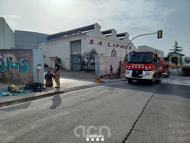 Extingit l'incendi en l'empresa Lipmes de Manresa que ha obligat a confinar els veïns en un radi de 50 metres