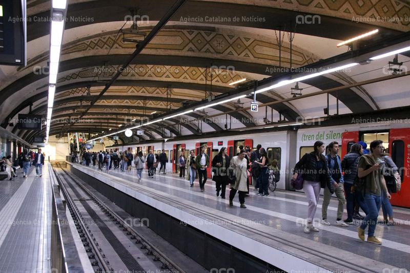 Ferrocarrils instal·la 280 punts lila a les estacions per garantir una atenció "immediata" davant l'assetjament sexual