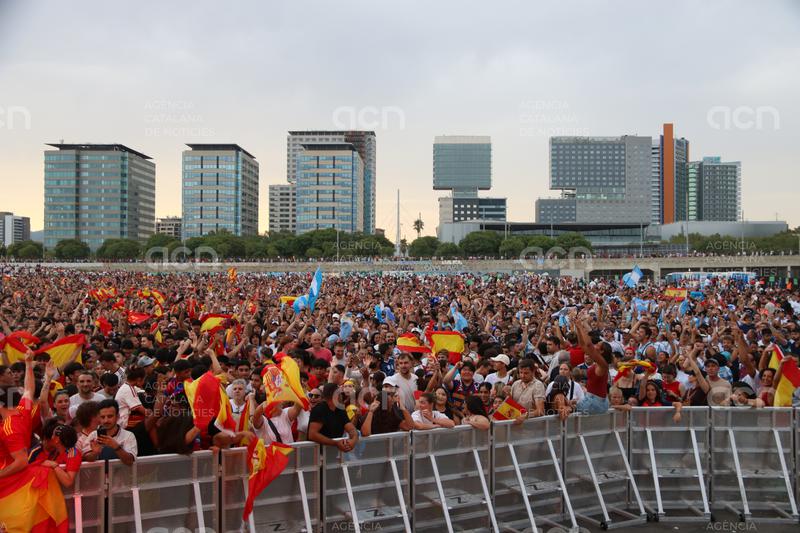 30.000 aficionats de les seleccions d'Espanya i de l'Argentina omplen la Plataforma del Fòrum de Barcelona