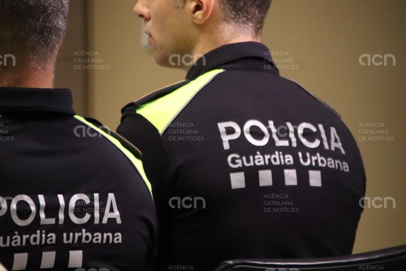 Identifiquen dos homes per gravar i fotografiar noies orinant a la via pública durant les festes de Sants 