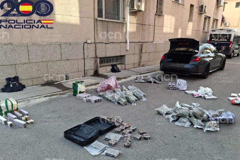 Enxampen un conductor circulant en direcció contrària a la Jonquera i li acaben trobant prop de 100 quilos de droga