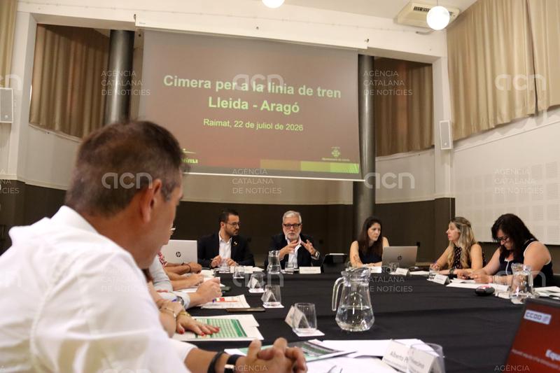 Alcaldes de Lleida i de la Franja reclamen 11 freqüències de trens a la línia de Montsó