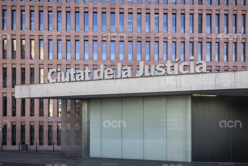 La mare del nadó de Vall d’Hebron diu que va consultar a Internet “fissures anals” abans de les visites als centres
