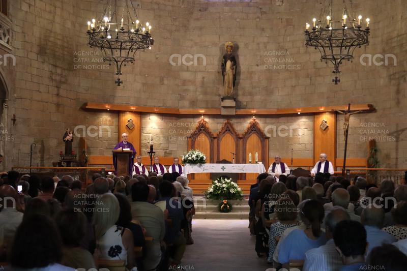 Multitudinari adeu a Josep Vallverdú, que s’acomiada amb versos de Carles Riba