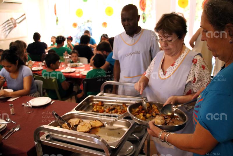 Barcelona amplia amb tres nous espais un projecte que ofereix una alimentació digna i saludable a persones vulnerables