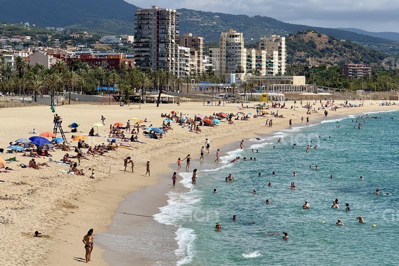 Els socorristes alerten d'un excés de confiança a les platges: "El mar és un medi contrari a la vida humana"