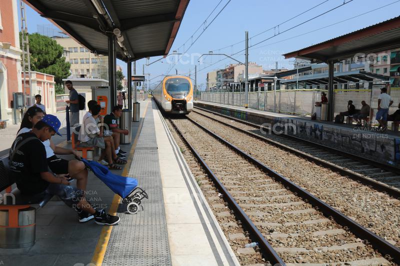 Satisfacció entre els usuaris de l’R2 a Montcada i Reixac per la represa del servei