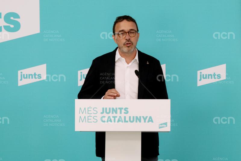 Junts espera que Illa "rectifiqui" davant la "crisi de govern permanent" i el "col·lapse general"
