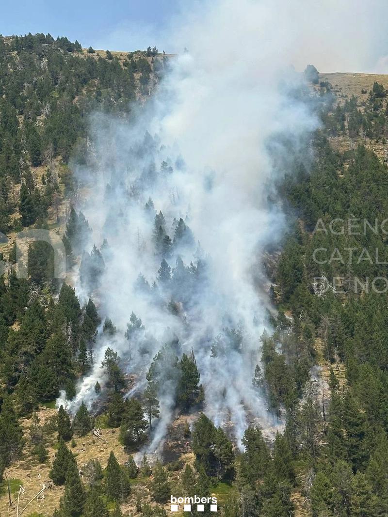 Estabilitzat l'incendi d'Os de Civís, que ha afectat 1,2 hectàrees forestals 