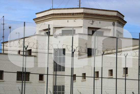 Un pres intenta fugir de la presó de Ponent amb una arma fabricada i amenaces a funcionaris