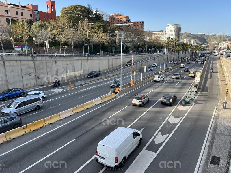 La ronda de Dalt tindrà des de dilluns un carril tallat per sentit entre les sortides 5 i 6 per les obres de cobertura