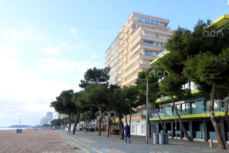 Platja d'Aro dona temps a l'Estat per aplicar la sentència i desafectar les 850 propietats del passeig a preu simbòlic 