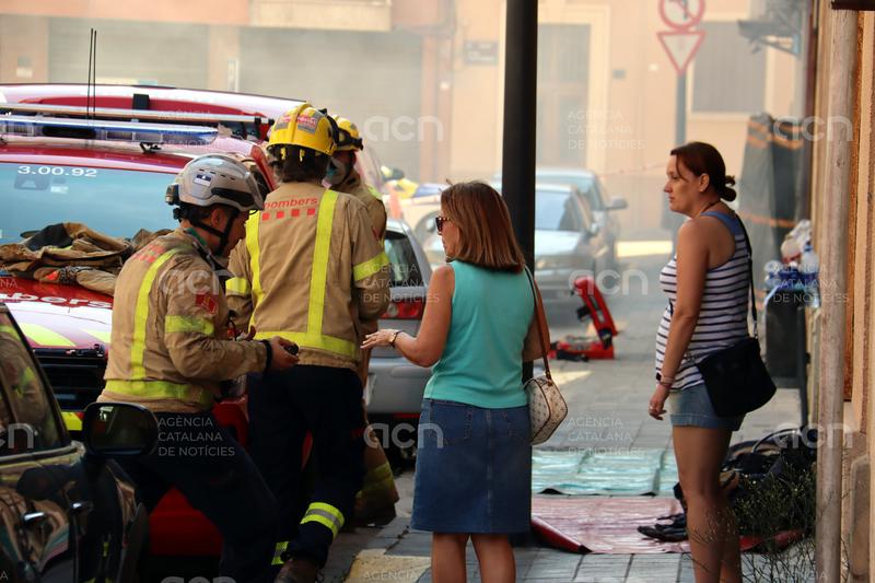 Els veïns afectats per l’incendi del bloc de Balàfia de Lleida entren lentament a recuperar pertinences