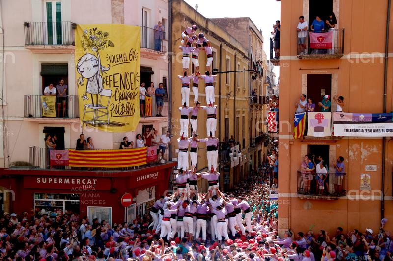 Gamma extra de la Jove, 9 pisos de Xiquets i actuacions històriques del Serrallo i Sant Pere i Sant Pau per Sant Magí