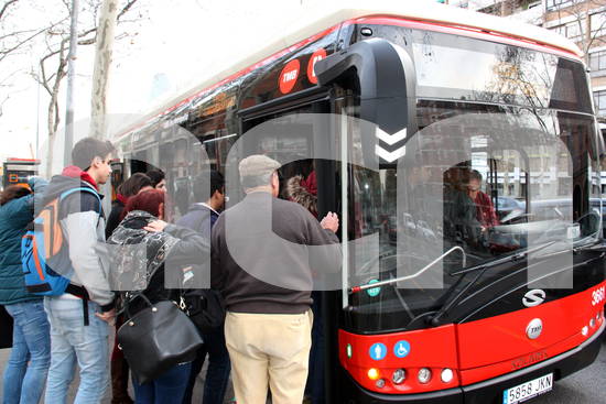 Un nou bus de TMB circularà per l'entorn del Camp Nou els dies que hi hagi partit del Barça