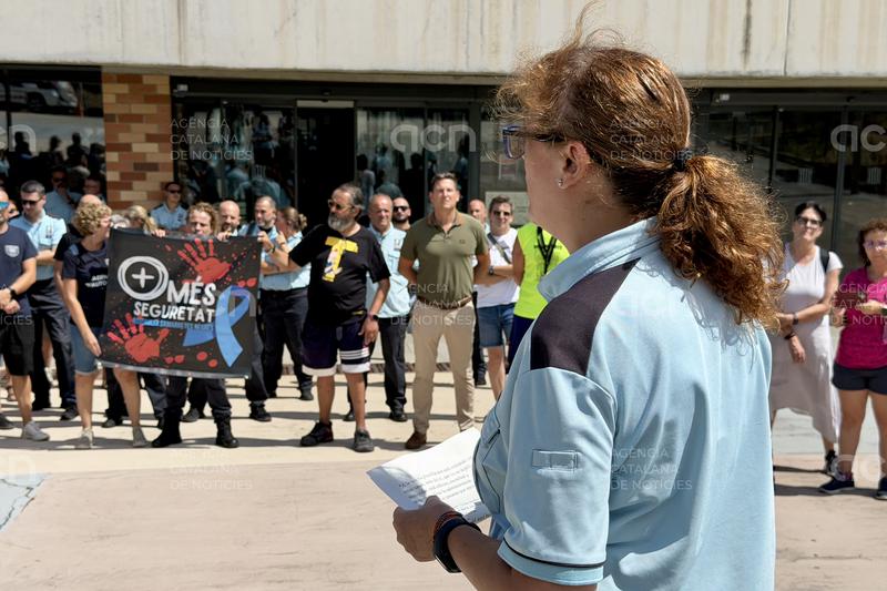 Funcionaris de presons es concentren a Brians 2 per reclamar més seguretat