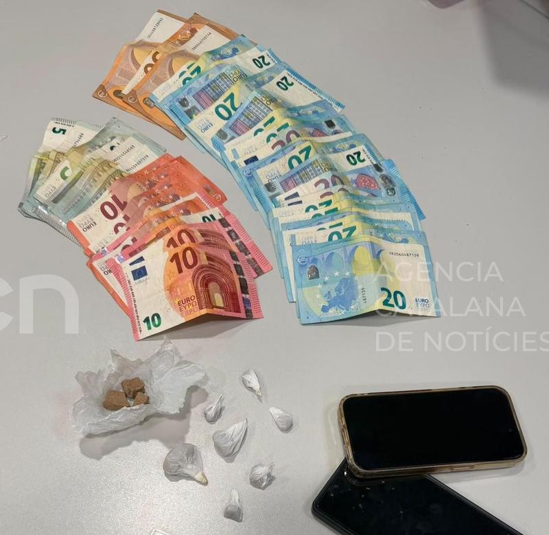 Detenen un home al Vendrell que tenia vigent una ordre de presó i li troben una desena de dosis d’heroïna