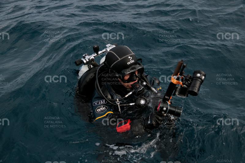 Un grup de submarinistes escaneja el fons marí català per fer models tridimensionals d'embarcacions enfonsades