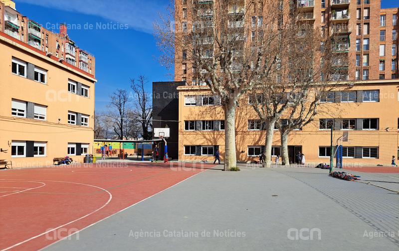 Cau un 40 % l'exposició de les escoles barcelonines al diòxid de nitrogen entre el 2018 i el 2025