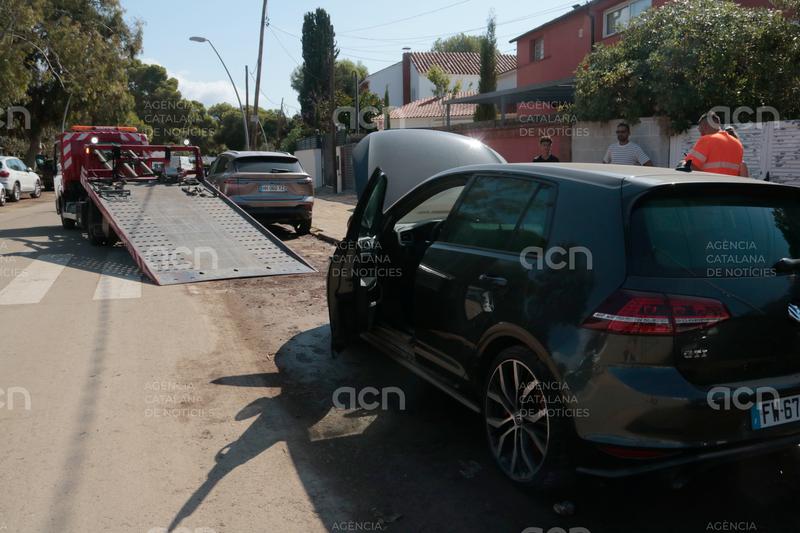 Veïns i visitants de Coma-ruga s'afanyen per recuperar la normalitat mentre avaluen els danys materials de l'aiguat