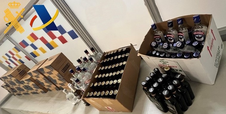 Intervenen 407 ampolles d'alcohol a la duana de la Farga de Moles amagades en un cotxe francès