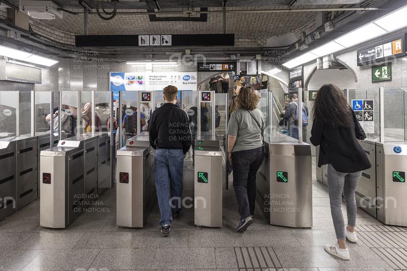 L’ATM licita el sistema per pagar directament amb targeta al transport públic de l’àrea de Barcelona