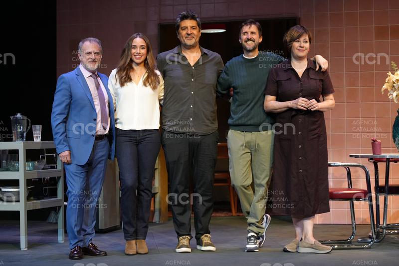 Cesc Gay explora les dinàmiques entre germans a la comèdia '53 domingos', que aterra al Teatre Condal