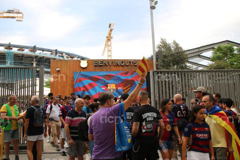 El Camp Nou s’omple d’estelades en el partit contra l’Athlètic de Bilbao