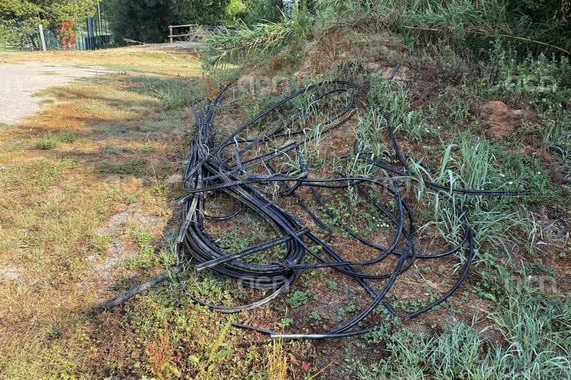 Sant Miquel de Campmajor demana a Telefònica que retiri les línies en desús per evitar més robatoris de cable al poble