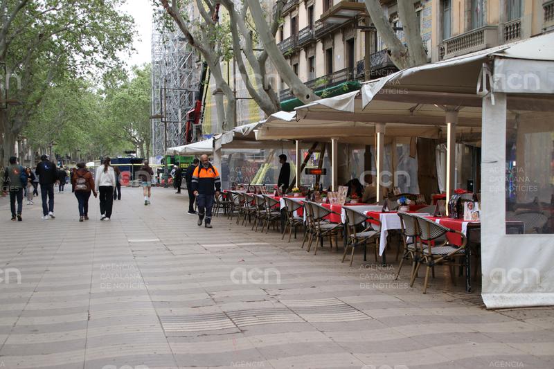 L’Ajuntament de Barcelona revisa la imatge dels comerços i restaurants de la Rambla  
