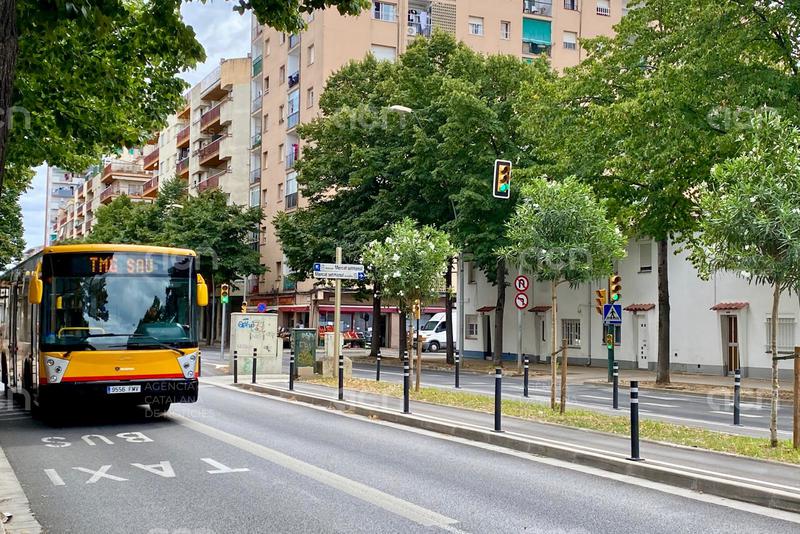 Salt ha multat 110 conductors el 2026 per circular pel carril bus gràcies a les càmeres dels agents de la Policia Local