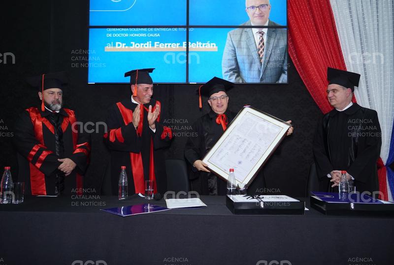El professor de la UdG, Jordi Ferrer Beltrán, és investit doctor honoris causa per la Universitat de Pilar de Paraguai