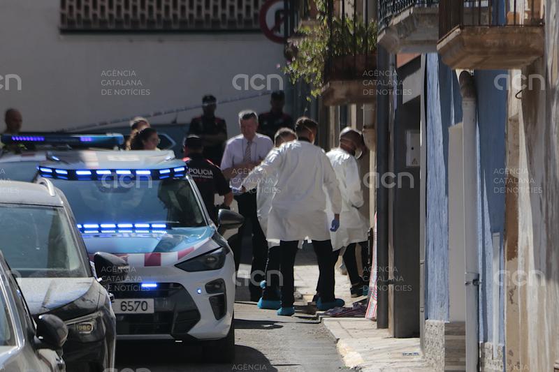 Els Mossos porten els pares del nadó desaparegut a Santa Bàrbara a l’habitatge on l’estan buscant