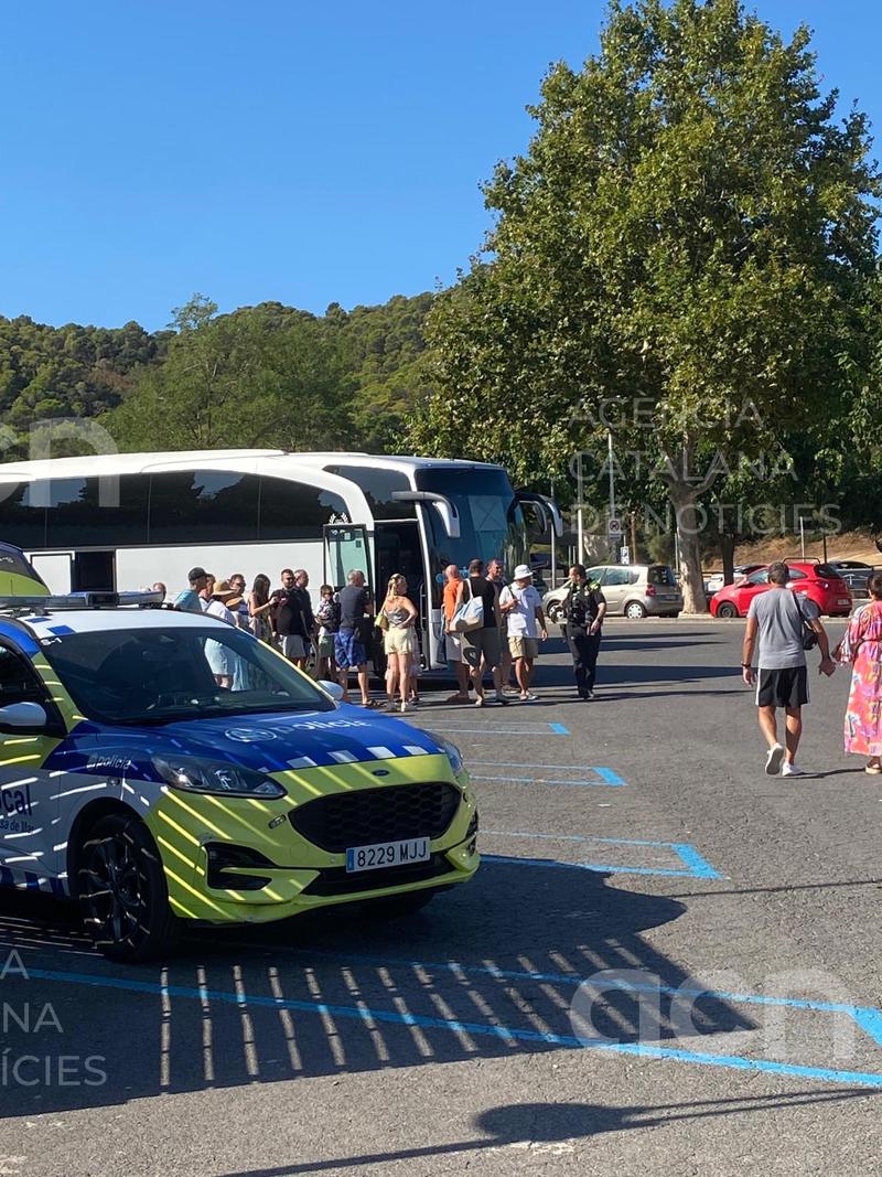 Tossa de Mar limita els grups de visites guiades i prohibeix l'ús de megàfons i altaveus