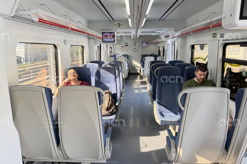 Els trens de l’R7 tornen a parar a l’estació de la UAB gairebé un any després