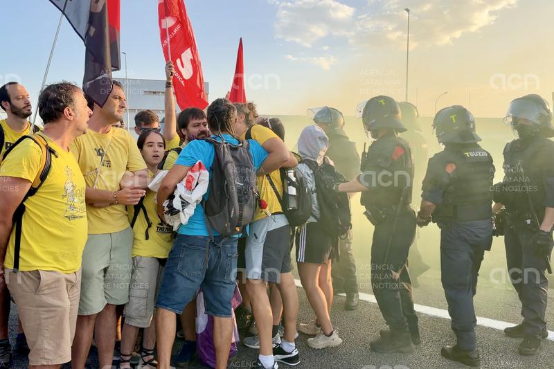 Els sindicats docents avisen que serà un "curs de lluita" i reclamen a Illa i Niubó tornar a negociar