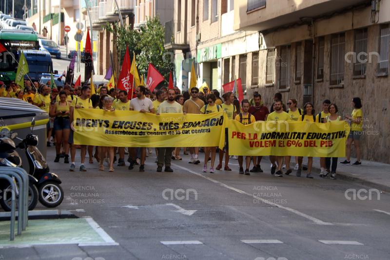 Uns 300 docents de la Catalunya Central es mobilitzen a Manresa i avisen que no serà "un curs normal"