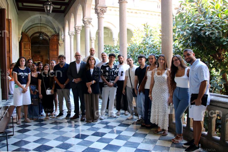 Una vintena d’estudiants gitanos comencen la universitat: “Vull aprofitar l’oportunitat que no va tenir la meva mare”