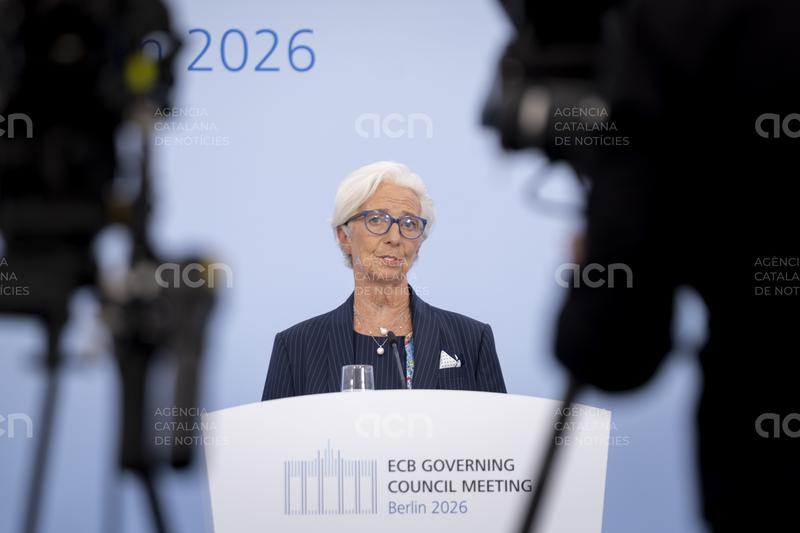Lagarde alerta que la inflació durarà "més temps" del previst i destaca la unanimitat en l'augment de tipus