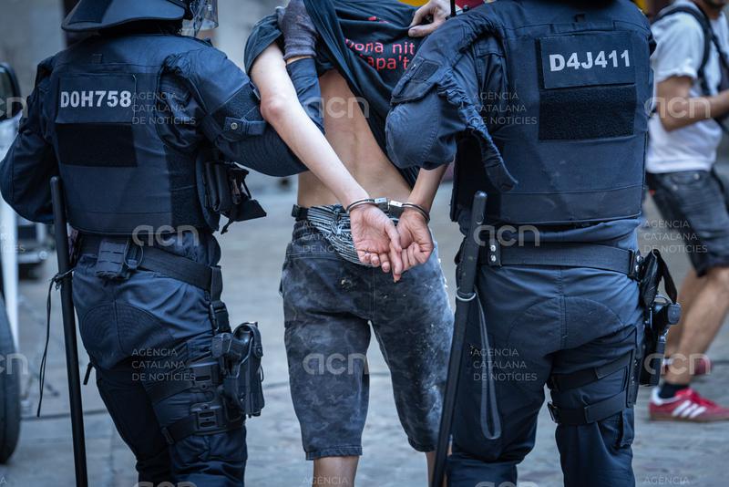 Llibertat per als tres detinguts durant els aldarulls al Fossar de les Moreres