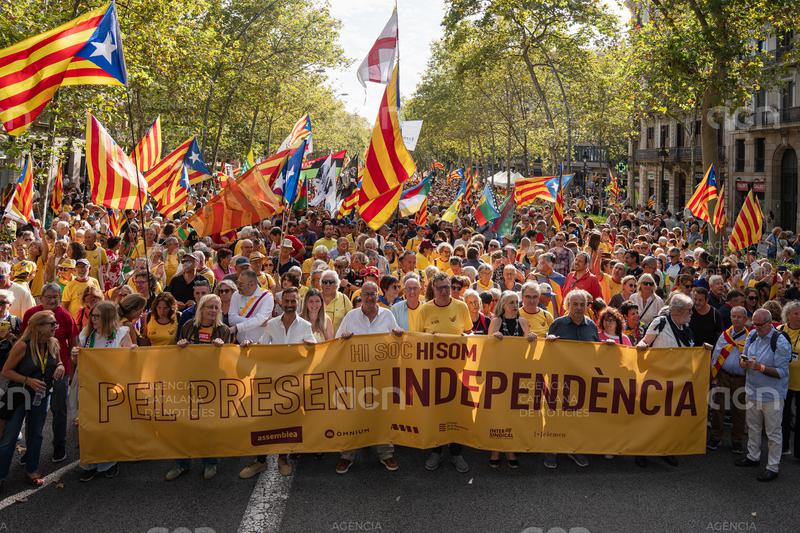 Unes 45.000 persones participen en la manifestació de les entitats a Barcelona per la Diada, segons la Guàrdia Urbana