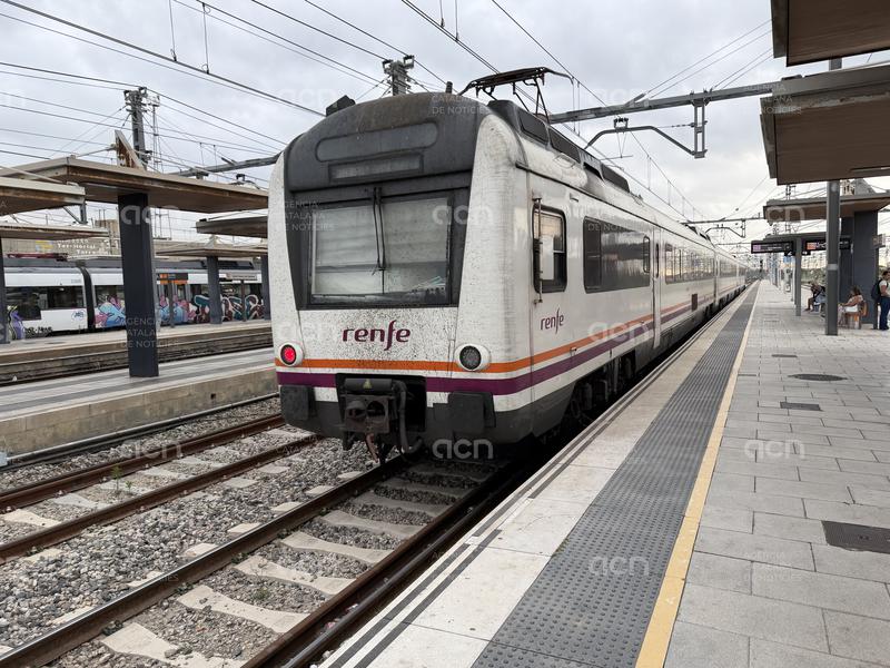 Retards de 20 minuts a l'R2 Sud i Regionals Sud per un robatori de cable ja resolt a l'estació de França de Barcelona