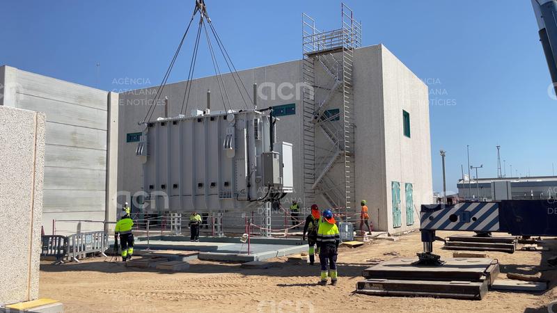 El port de Barcelona rep el transformador principal de la nova subestació